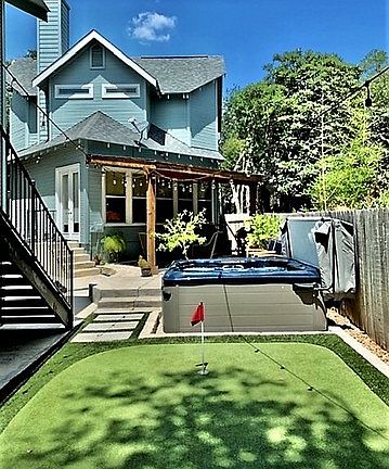 3rd image of 212 Lamont Ave