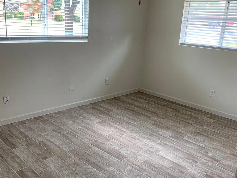 6912 Heritage Ln — Photo 6