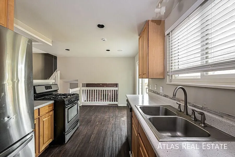 2 Weeks Free Rent & Free 55" Tv If Moved In By 9/15! Beautiful 4bd/2ba Home In Prime Aurora Locat... — Photo 4