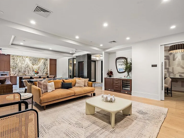 100 Linden St #203 — Photo 33