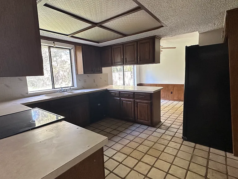 1145 Robin Hood Ln — Photo 11