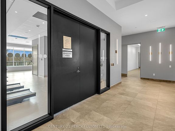 4th image of 10 Wilby Cres #1704