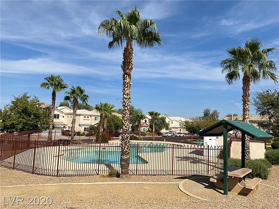 3rd image of 2558 Land Rush Dr