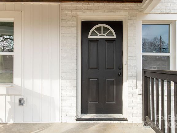 3rd image of 608 Rock St