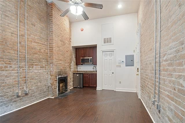 2nd image of 438 Dauphine St #1B