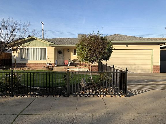2nd image of 1419 Mariposa Way