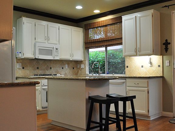 4th image of 4 Sierra Cir