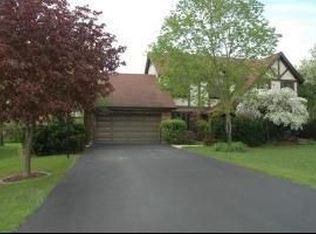 717 Chestnut Ln, Darien, IL 60561