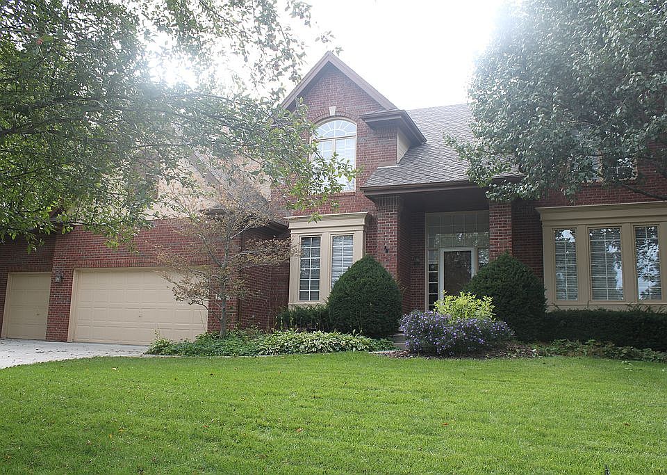 1st image of 1620 N 127th Cir