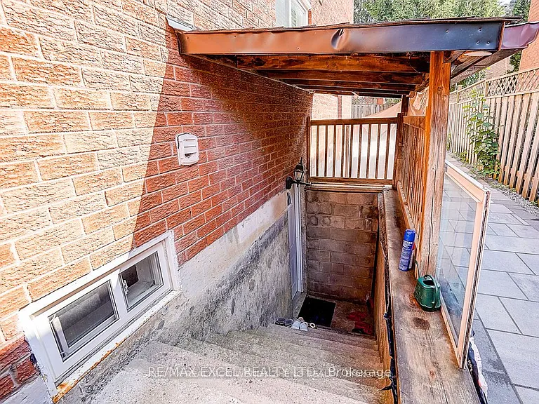 31 Durant Cres #BASEMENT — Photo 4