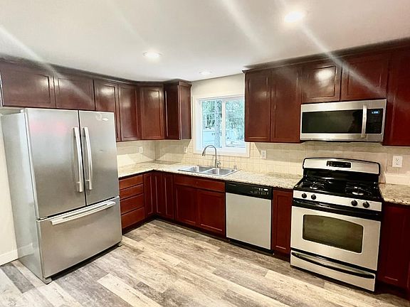 2nd image of 822 NW Hidden Meadow Way