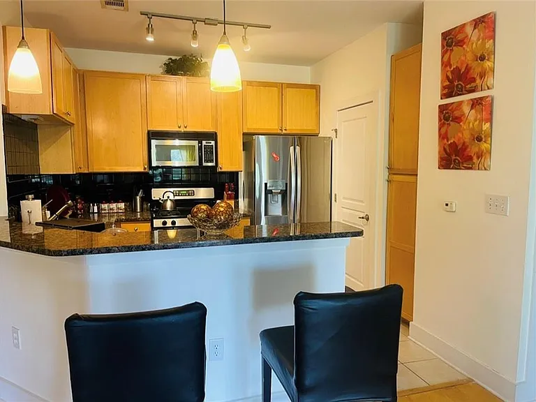 799 Hammond Dr — Photo 10