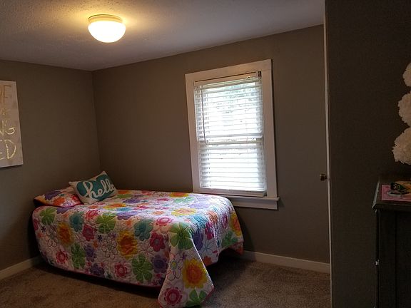 4th image of 204 Hollow Ave