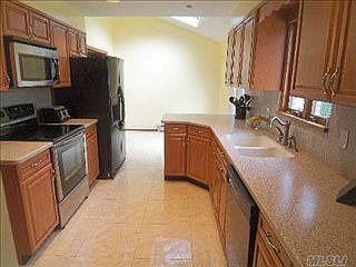 2nd image of 5 Persimmon Ct