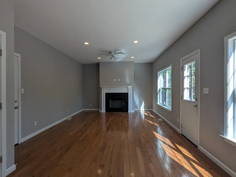 1130 Twin Hill Ln — Photo 9