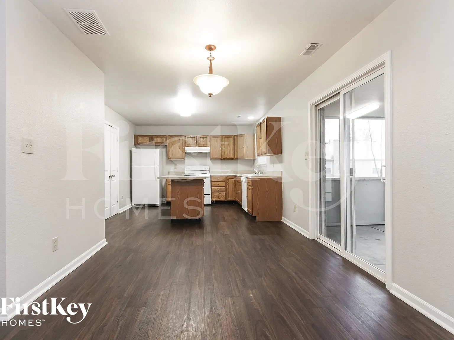 3 bed, 2.5 bath, 2320 sqft, $2,260 — Photo 4