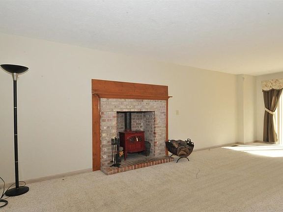4th image of 3968 Woodchase Dr