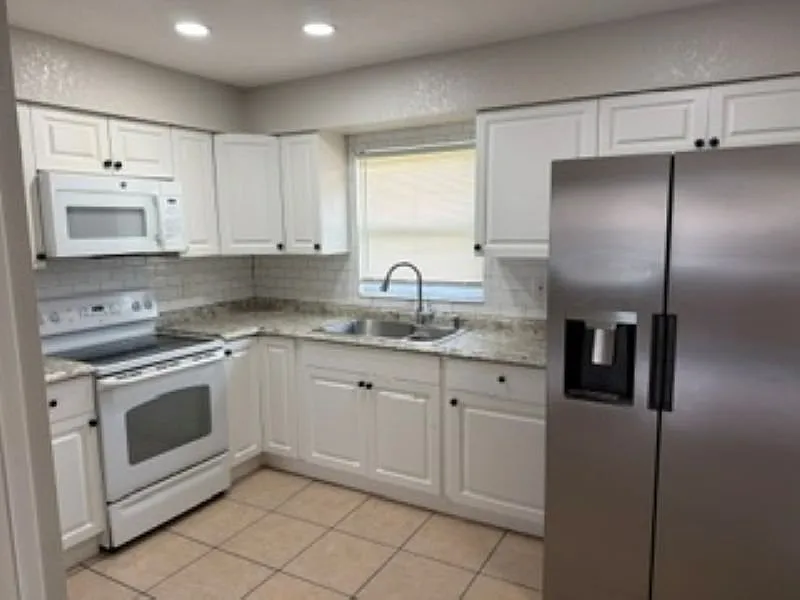 Modern 2 Bed/1 Bath Unit in Tampa! Rent: $1400.00 - Available 09/16/2026 — Photo 1