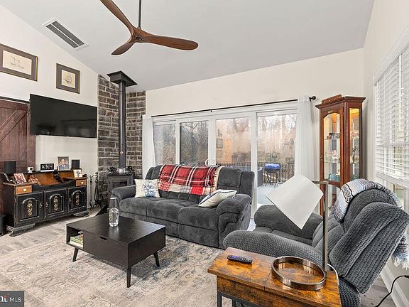 3rd image of 1208 Rockwood Trl