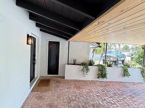 4th image of 1300 SW 9th Avenue
