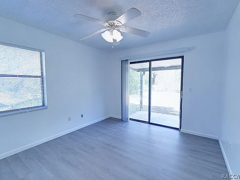 512 Long Ave #B — Photo 11
