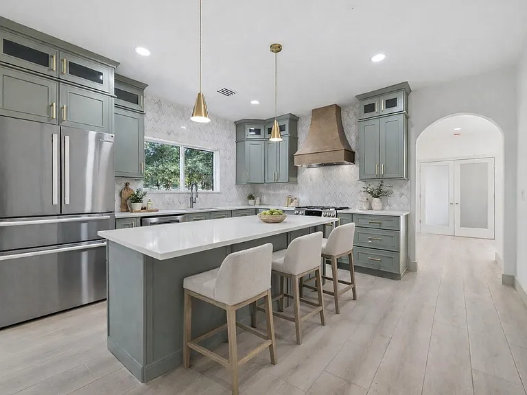 2306 Mill Lake Dr — Photo 4