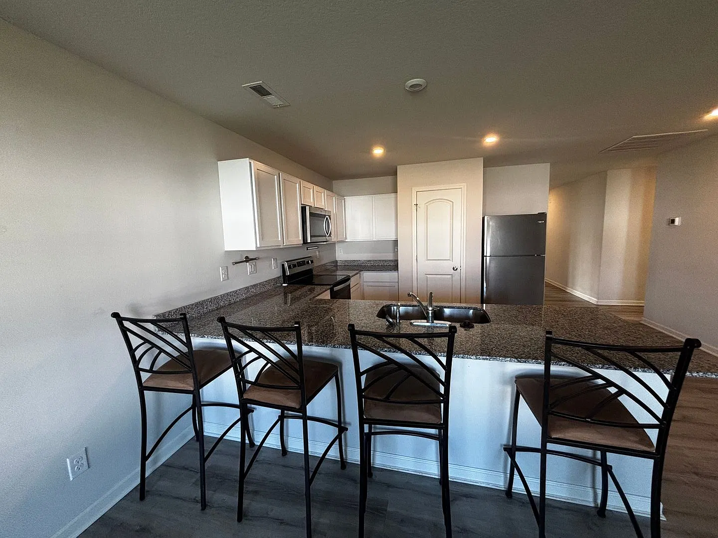 4 Bed 2 Bath HOME for rent — Photo 4