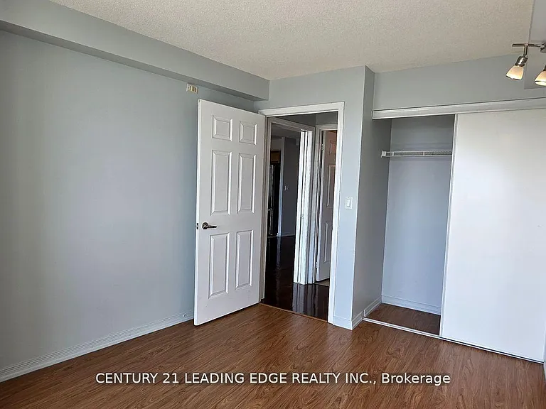 18 Valley Woods Rd #Penthouse 204-204 — Photo 7