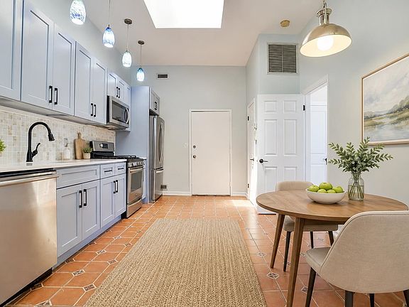 3rd image of 118 Leonard St APT 4