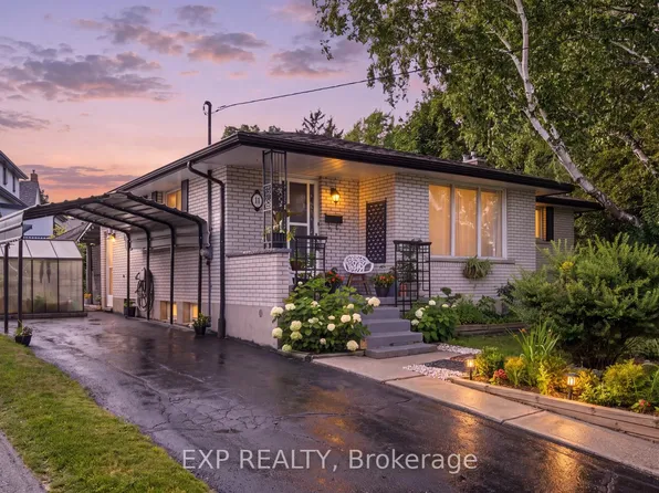 11 Summit Cres, Guelph, ON N1H 1S2