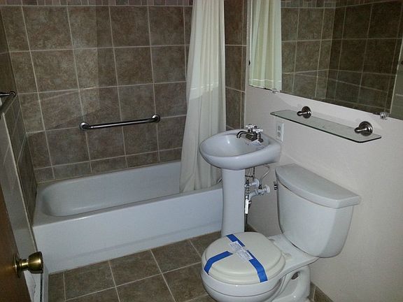 3rd image of 427 Quinault Ave SE