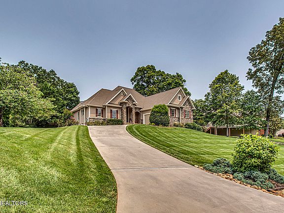 3rd image of 102 Vinita Way