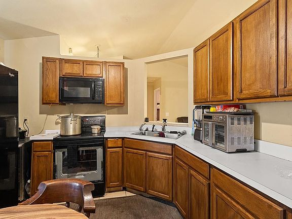 3rd image of 4835 32nd Avenue