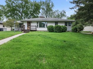 747 N Glenn Dr, Waukesha, WI 53188