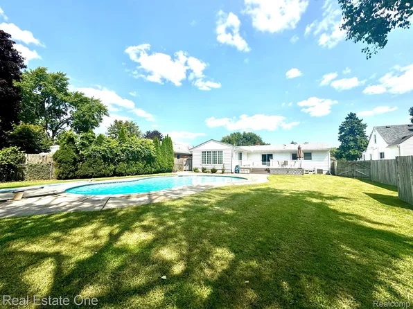 27273 Milton Ave, Warren, MI 48092