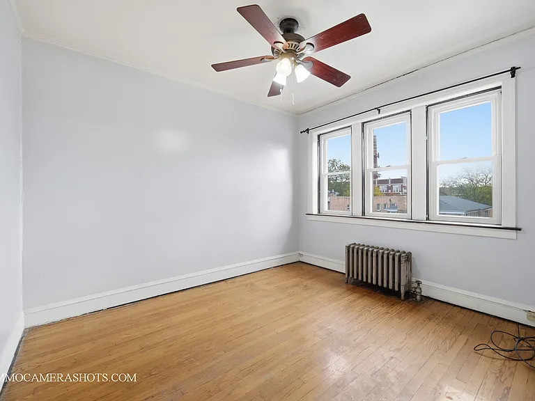 2045 W Farragut Ave #3 — Photo 22