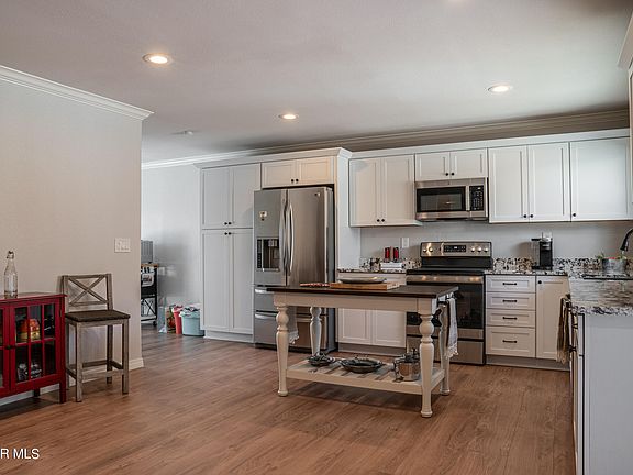 5th image of 722 Lois Ave