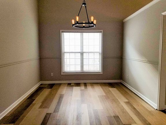 5th image of 580 Ambur Lake Dr