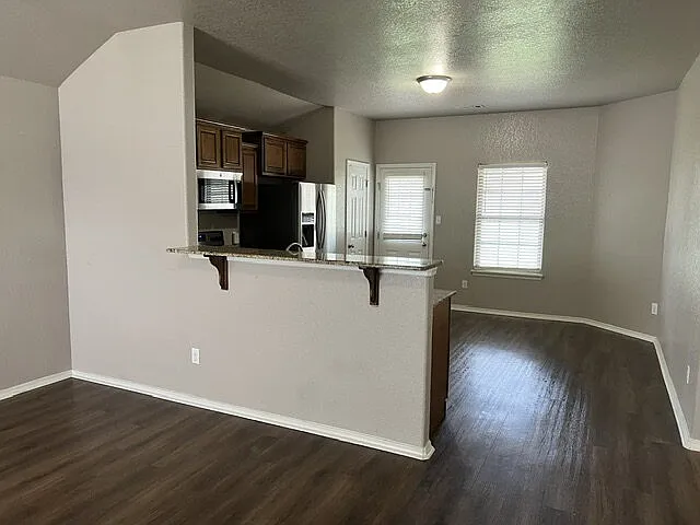 217 Regency Dr — Photo 3