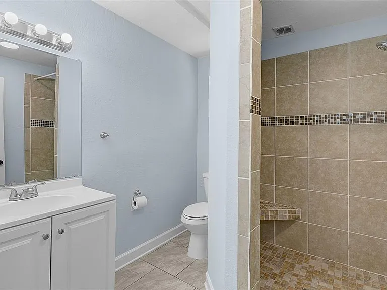 400 NW 80th Ave — Photo 25
