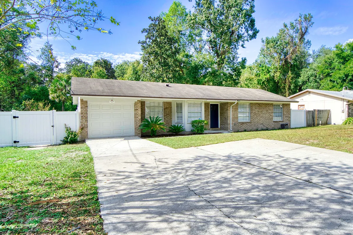 Building Photo - Wilderness Ln W