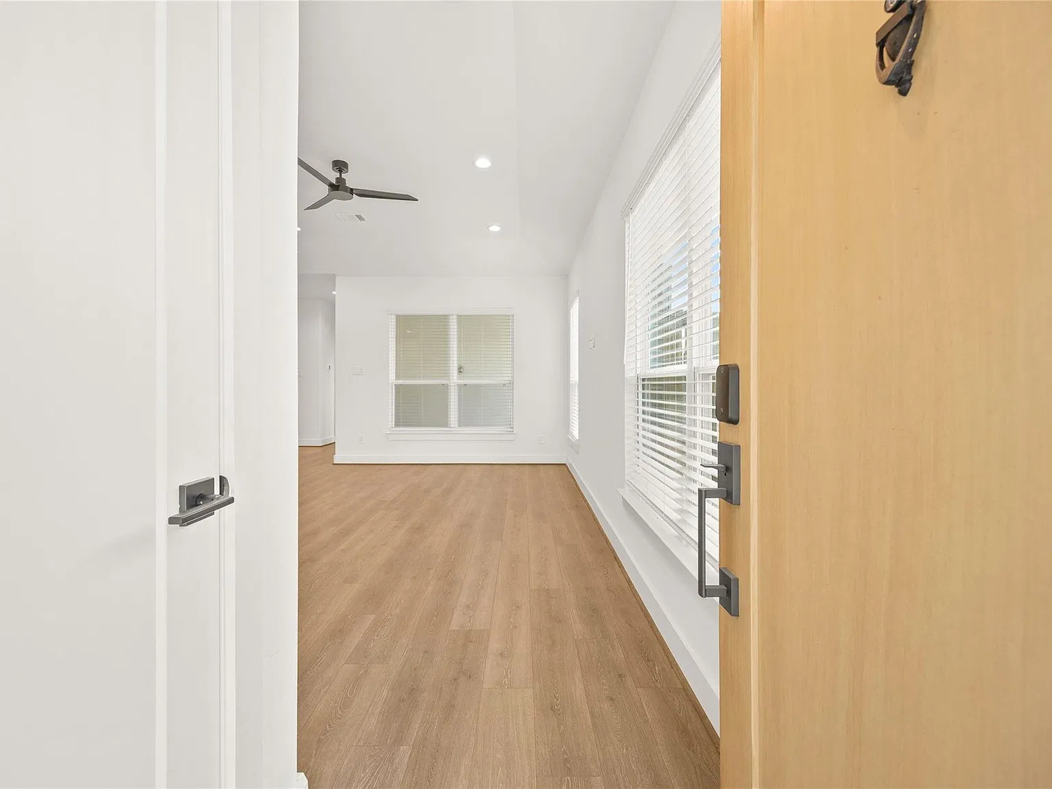 4 bed, 2.5 bath, 2162 sqft, $2,675 — Photo 3