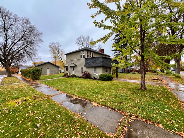 218 8th Ave, Bovey, MN 55709
