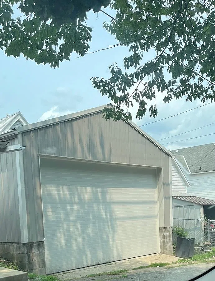 198 Franklin Ave — Photo 2