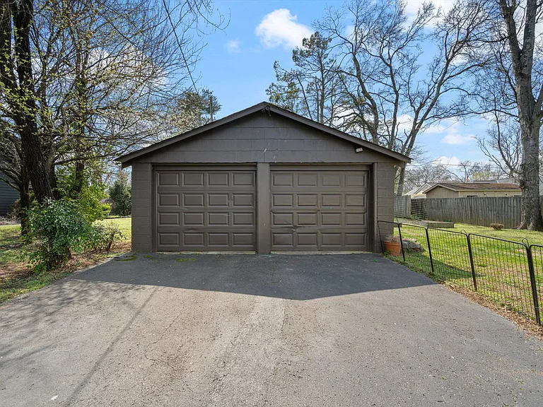 207 Morton Ave — Photo 27