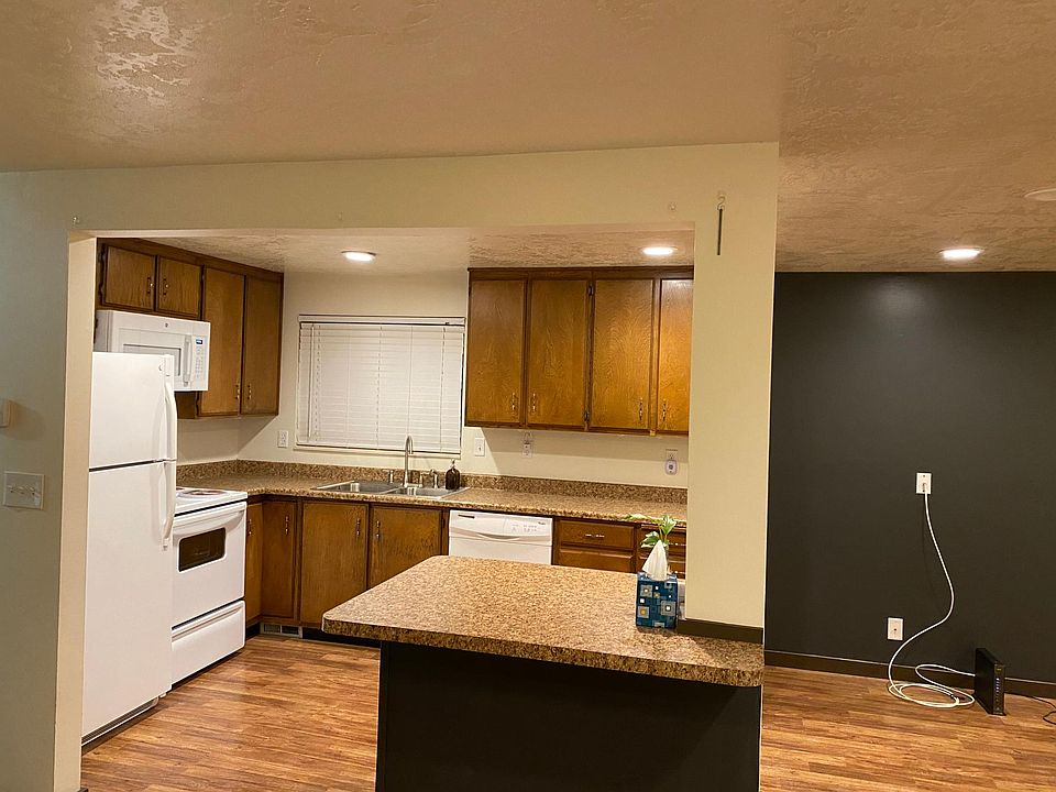 1st image of 8136 S Cottonwood Hills Cir