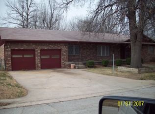 824 S Locust St, Skiatook, OK 74070