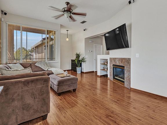 4th image of 536 Edenderry Dr