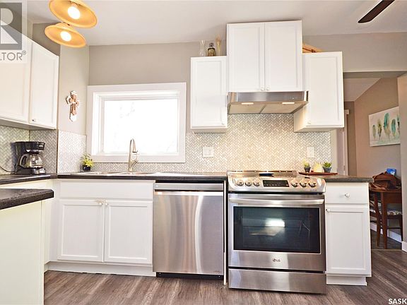 4th image of 1080 Willow Ave