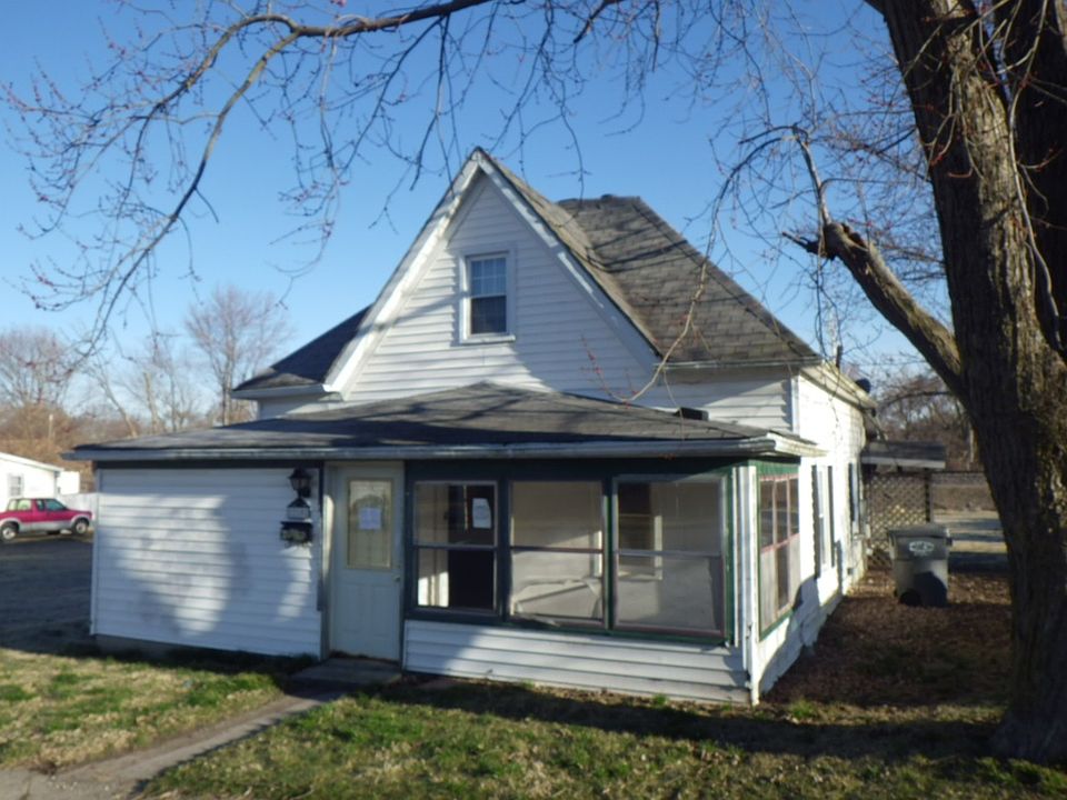 1st image of 210 E 1st St